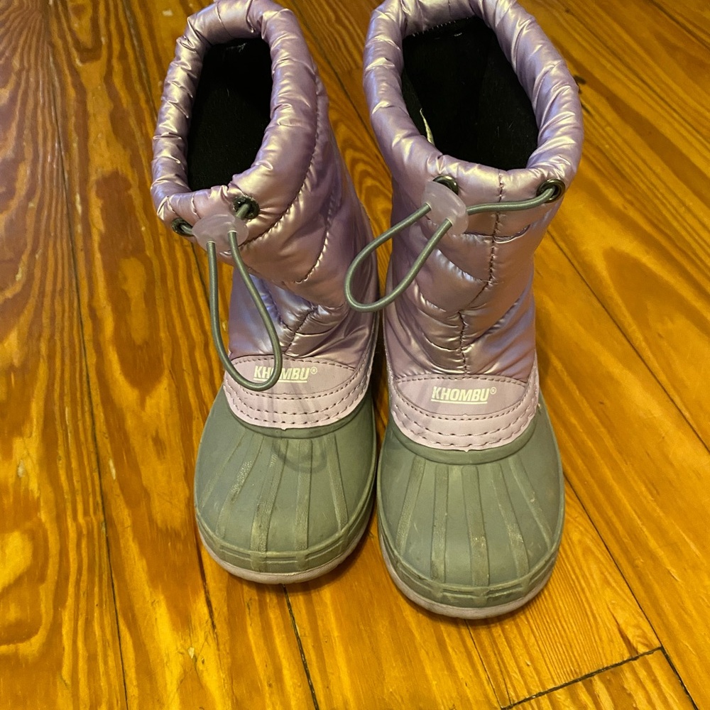 Khombu Kids' Metallic Purple and Gray Boots